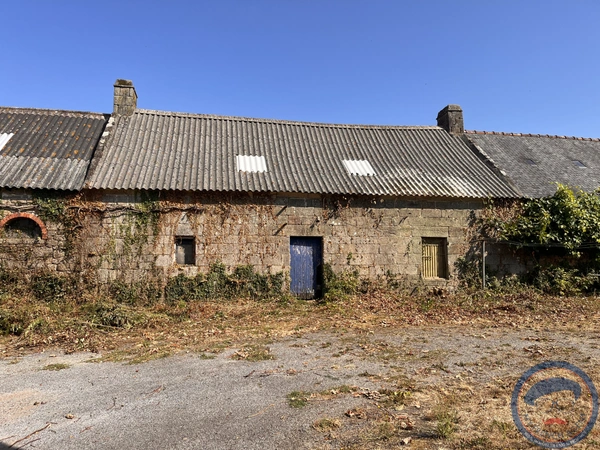 Corps de ferme maisons  et dépendances en pierre Quimper 
