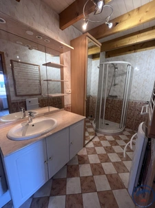 Maison en pierre avec jardin et véranda Plogonnec