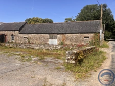 Corps de ferme maison + dépendances en pierre  Quimper