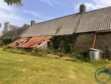 Corps de ferme maisons  et dépendances en pierre Quimper 