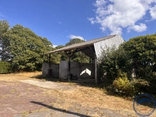 Corps de ferme maisons  et dépendances en pierre Quimper 