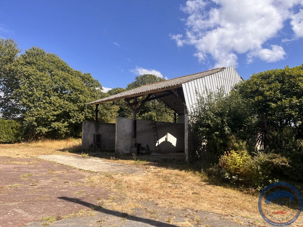 Corps de ferme maisons  et dépendances en pierre Quimper 