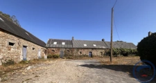 Corps de ferme maison habitation et dépendances en pierre Qu