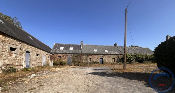 Corps de ferme maison habitation et dépendances en pierre Qu