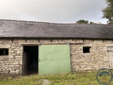  Locronan, A rénover longère  + terrain constructible 