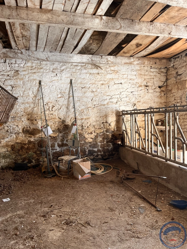 Corps de ferme maisons  et dépendances en pierre Quimper 