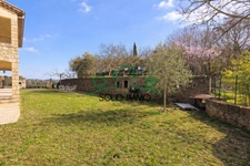 Propriété de 250 m2 avec deux appartements indépendants sur 