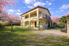 Propriété de 250 m2 avec deux appartements indépendants sur 