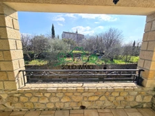 Propriété de 250 m2 avec deux appartements indépendants sur 