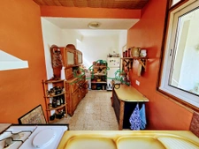 Maison de village avec terrasse plein sud et fort potentiel 