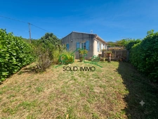 Charmante villa de plain-pied avec jardin verdoyant et doubl