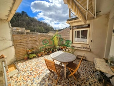 Maison de village avec terrasse plein sud et fort potentiel 
