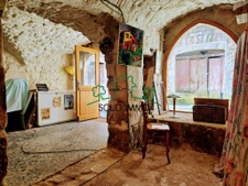 Maison de village avec terrasse plein sud et fort potentiel 