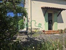 Maison familiale avec beaux volumes, terrasse et fort potent