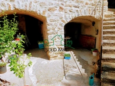 Charmant Mas Mitoyen du 18ème Siècle à Saint-Étienne-de-Font