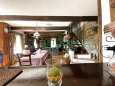 Maison avec piscine et vue sur les montagnes