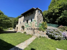 Maison avec piscine et vue sur les montagnes