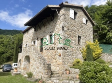 Maison avec piscine et vue sur les montagnes