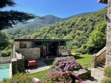 Maison avec piscine et vue sur les montagnes
