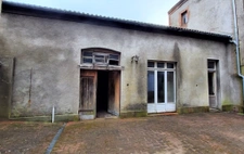 Maison de maître de 240 m2 à rénover   Plein centre de Chemi