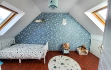 MAISON A ETAGES - 4 CHAMBRES ET 1 BUREAU