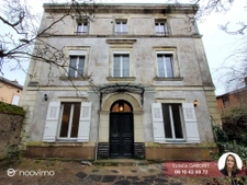 Maison de maître de 240 m2 à rénover   Plein centre de Chemi