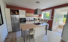 Maison rénovée avec piscine à Saint-Georges-des-Gardes 