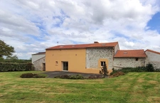 MAISON AVEC GRANGE ET DEPENDANCES