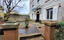 Maison de maître de 240 m2 à rénover   Plein centre de Chemi