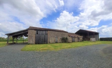 MAISON AVEC GRANGE ET DEPENDANCES