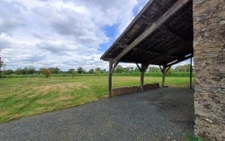 MAISON AVEC GRANGE ET DEPENDANCES