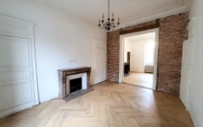 Maison de maître de 240 m2 à rénover   Plein centre de Chemi