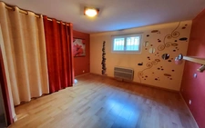 MAISON SUR SOUS-SOL - 5 CHAMBRES