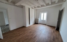 Maison de maître de 240 m2 à rénover   Plein centre de Chemi
