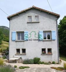 Maison traditionnelle de 113 m2 avec terrain de 11 000 m2 su