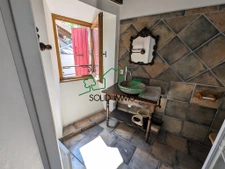 Bâtisse en pierre sur la commune de Labastide sur Besorgues 