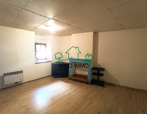 Appartement avec local commercial dans le centre ville d'Aub
