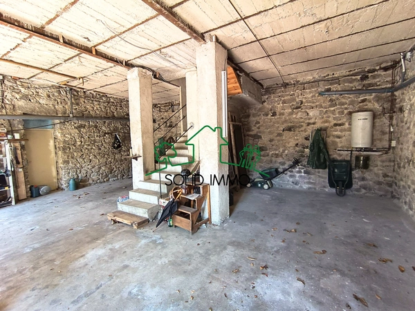 Maison traditionnelle de 150 m2 avec terrain sur la commune 