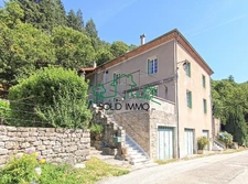 Maison traditionnelle de 150 m2 avec terrain sur la commune 