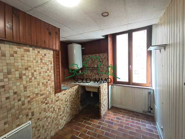 Appartement avec local commercial dans le centre ville d'Aub