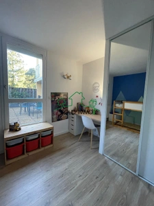 Spacieux T4 de 111 m2 avec terrasse sur la commune de Guilhe