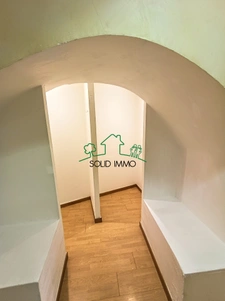 Appartement avec local commercial dans le centre ville d'Aub