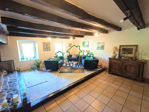 Maison traditionnelle de 194 m2 sur la commune de Meyras 073