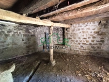 Maison de village en pierre sur la commune de Labastide sur 