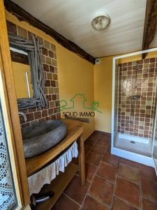 Bâtisse en pierre sur la commune de Labastide sur Besorgues 