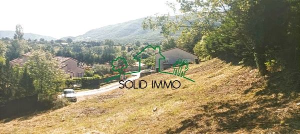 Terrain constructible de 877 m2 sur la commune de St Priest 