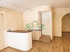 Appartement avec local commercial dans le centre ville d'Aub