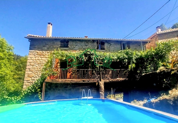 Maison traditionnelle d'une superficie habitable de 158 m2 s