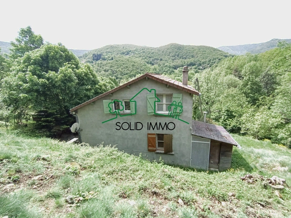 Maison traditionnelle de 113 m2 avec terrain de 11 000 m2 su