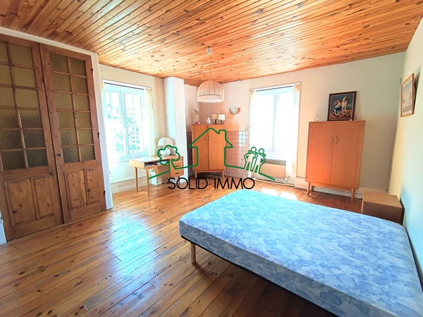 Maison traditionnelle de 150 m2 avec terrain sur la commune 